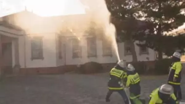 文化財防火デーを前に　国の重要文化財・旧善通寺偕行社で消火訓練　香川