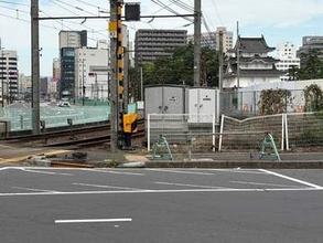 ことでんの踏切の遮断機にトラックが衝突　けが人・運休などなし　香川