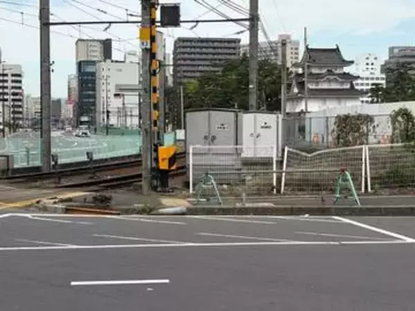ことでんの踏切の遮断機にトラックが衝突　けが人・運休などなし　香川