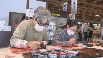 伝統的工芸品「香川漆器」の絵付けを体験　香川・高松市