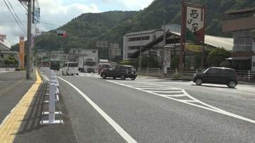 交差点を渡っていた高齢の女性が大型トラックにはねられ死亡　岡山・美作市