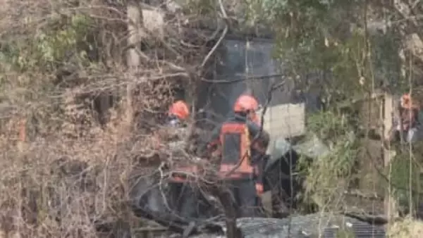 2階建て住宅と倉庫が全焼　住人の70代男性が顔にやけど　岡山・倉敷市