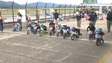 ペダルのない自転車　高松空港でランバイクの普及啓発イベント　香川