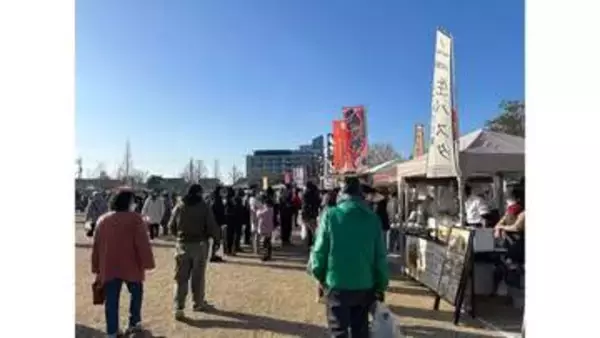 新鮮な野菜や果物がずらり　岡山市で「西大寺朝市」　10日