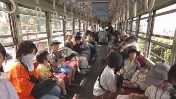 岡山市で「路面電車まつり」　運転体験が人気
