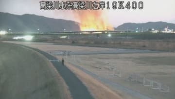 高梁川の河川敷で火事　推定5haで枯れ草が焼ける　けが人や建物への被害なし　岡山・総社市
