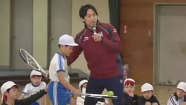 元プロテニス選手の岡村一成さんが地元・倉敷市の小学校に　子どもたちにテニスの楽しさ伝える　岡山