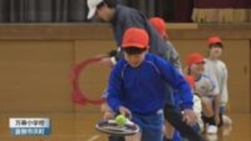 元プロテニス選手の岡村一成さんが地元・倉敷市の小学校に　子どもたちにテニスの楽しさ伝える　岡山
