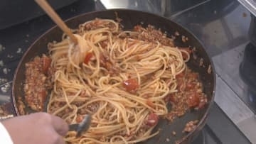 給食の苦手メニュー克服へ　小学生が大学生と一緒に工夫して料理　岡山・浅口市