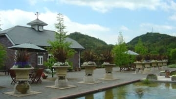 「光のファンタジー2025」深山イギリス庭園が初めてライトアップ　岡山・玉野市