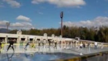 アイスランド津山　今季は12月13日に営業開始　氷づくり着々と