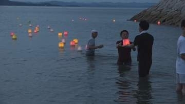 小豆島で「精霊流し」　お盆の最後に紙灯篭を流して先祖を見送る　香川