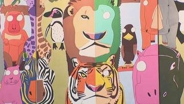 自閉スペクトラム症の双子アーティストが個展　兄が初めて「人」を描く　香川・坂出市