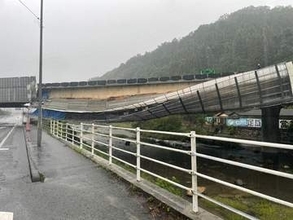 新見市の中国自動車道で工事用の足場が崩れる　けが人なし　岡山