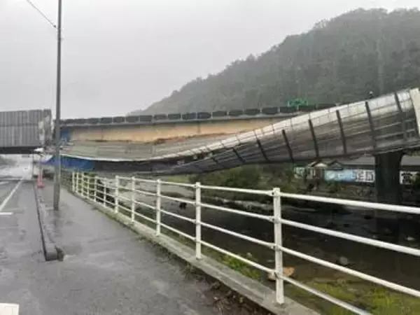 新見市の中国自動車道で工事用の足場が崩れる　けが人なし　岡山