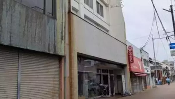 坂出市の店舗兼住宅で火災　71歳女性が死亡、男性も搬送　香川