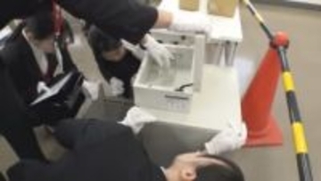 税務職員志望の大学生が国税徴収官役に　財産の差し押さえなど体験　香川