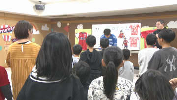 J1ファジアーノ岡山の木村太哉選手が児童養護施設を訪問　子どもたちとふれあう　岡山市