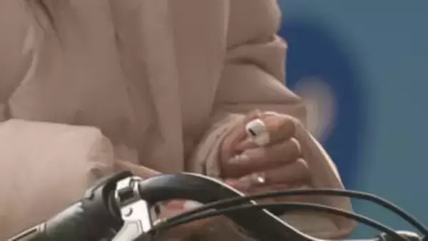 道交法改正を前に自転車等指導取締りマイスターが出動「ながらスマホ」など指導や取り締まり　高松市