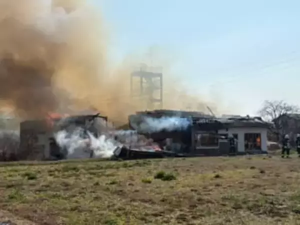 丸亀市綾歌町で建物火災　所有者がやけどした模様　香川