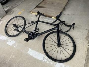 ロードレース用自転車と軽自動車が衝突　自転車の男性が死亡　岡山・玉野市