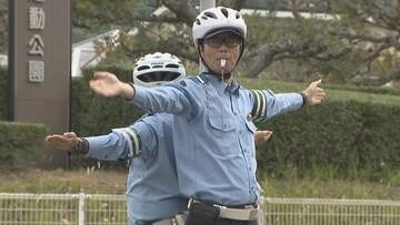 災害時の信号機停電を想定　香川県警が交通整理・復旧訓練　PHEV車との接続手順を確認