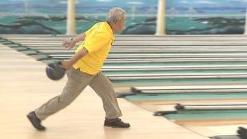 【特集】14ポンドを操る90歳の長寿ボウラー　競技歴60年の「横綱」がボウリングを続ける理由とは　高松市