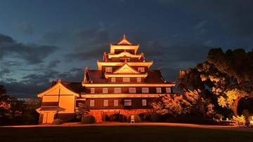 9月21日「認知症の日（世界アルツハイマーデー）」　岡山城天守閣をオレンジ色にライトアップ　岡山