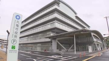 遺跡から掘り起こされた土器や鬼瓦を展示　文化財保存への理解を深める　香川・丸亀市