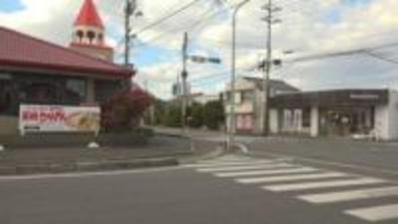 横断歩道で右折してきたライトバンにはねられる　78歳の男性が意識不明の重体　岡山市