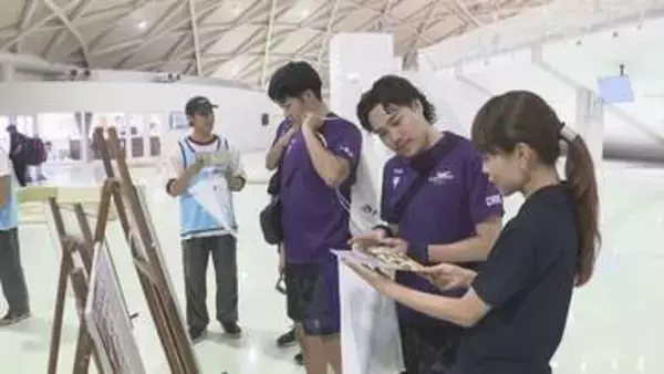 県外から訪れる若者に高松市の魅力をPR　高校生らがバレーボール選手らにうどん店を紹介