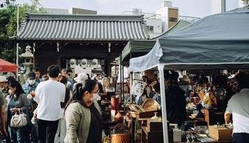 岡山神社で蚤の市　10月17日開催　秋春の恒例イベント　レトロ雑貨や掘り出し物を探す