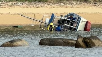 瀬戸内市の牛窓沖でプレジャーボートが岩場に乗り揚げ　乗員男性(80)を救出　命に別状なし