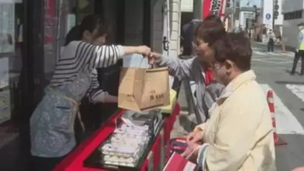 小豆島で春の大師市　お接待や餅投げなどにぎわう　香川