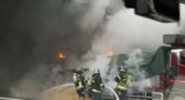 【速報】瀬戸大橋の橋脚下の国道でトラックが炎上　消防が消火活動中　国道11号は上り（高松方面）で車線規制中　香川