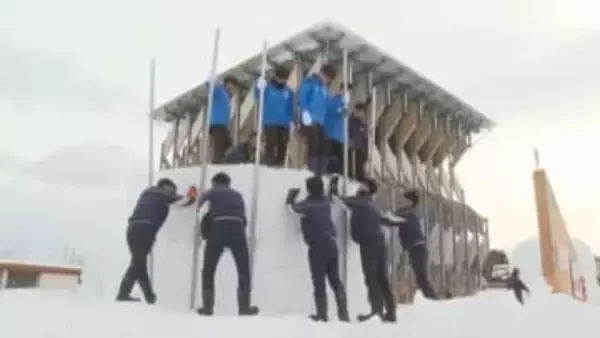 高校生が巨大かまくら作りの助っ人に　ひるぜん雪恋まつりの目玉　岡山・真庭市