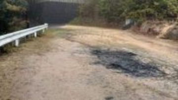 里庄町の駐車場で車両火災　車内から性別不明の遺体　岡山