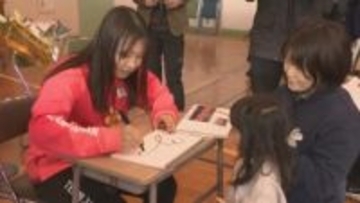 デフリンピックで金　バド・片山結愛選手が聴覚支援学校で子どもたちと交流　高松市