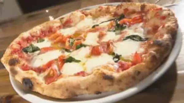 生地はカリッと具材はジューシー！特製の窯で焼き上げるアツアツ本格ピッツァ　香川【ほっとマルシェ】