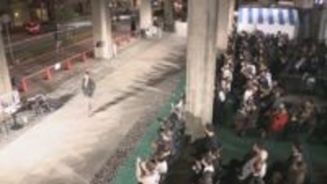 パリで披露した「保多織」のファッションショー　香川