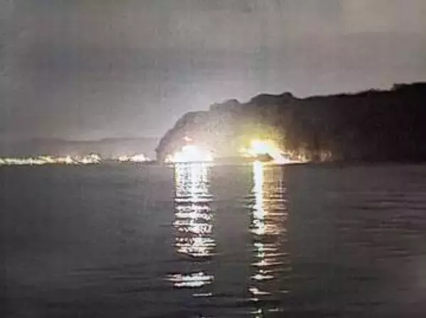 高松市庵治町沖で船が島に乗り揚げる　けが人なし