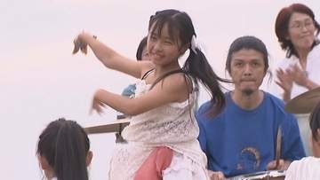 夕暮れの父母ヶ浜で子どもたちが舞う　自然と一体化したダンスを披露　香川・三豊市