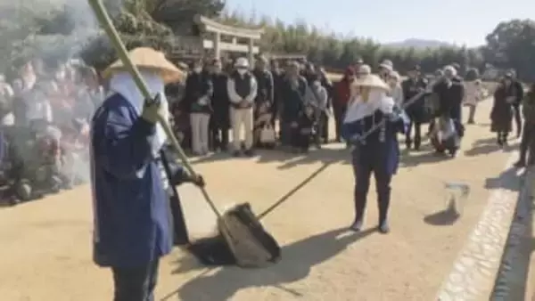 岡山後楽園で「松のこも焼き」　害虫を駆除して春を迎える準備