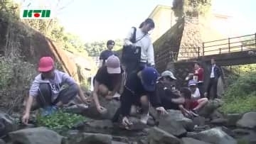 学校で飼育したホタルの幼虫を故郷の川へ放流　長崎大水害の犠牲者を慰霊　来年5月「淡い光」を放つ