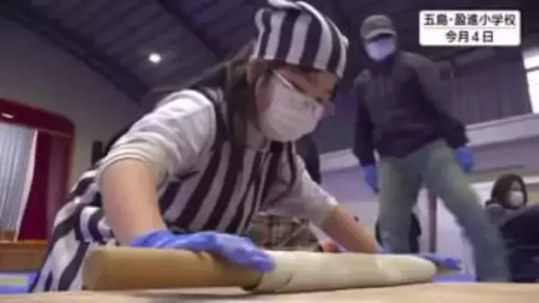 五島列島で小学生が名産“そば”を打つ 種まきから刈り入れまで手掛け、そば打ちから2時間で試食…美味！