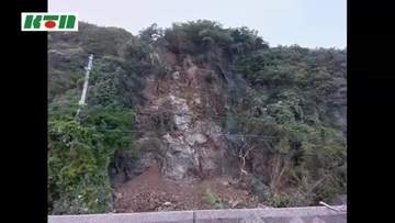 長崎市以下宿町の国道でがけ崩れ　長崎バス迂回など影響も　恐竜博物館はイベント中止