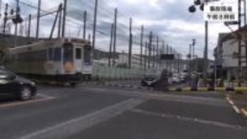 「ブレーキをかけたが間に合わなかった…」高校前の踏切で列車と車が衝突　けが人なし　一時運行見合わせも