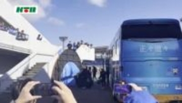 最終節は午後2時キックオフ！V・ファーレン長崎選手たち会場入り 4位徳島戦 引き分け以上でJ1昇格