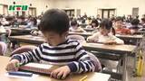 「「計算が早くなってほしい」と親の思い　ちびっこそろばん大会　子供たちは真剣な表情」の画像1