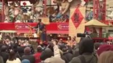 航海安全の女神・媽祖様を唐寺に安置「媽祖行列」粉雪舞う中130人練り歩く…長崎ランタンフェスティバル